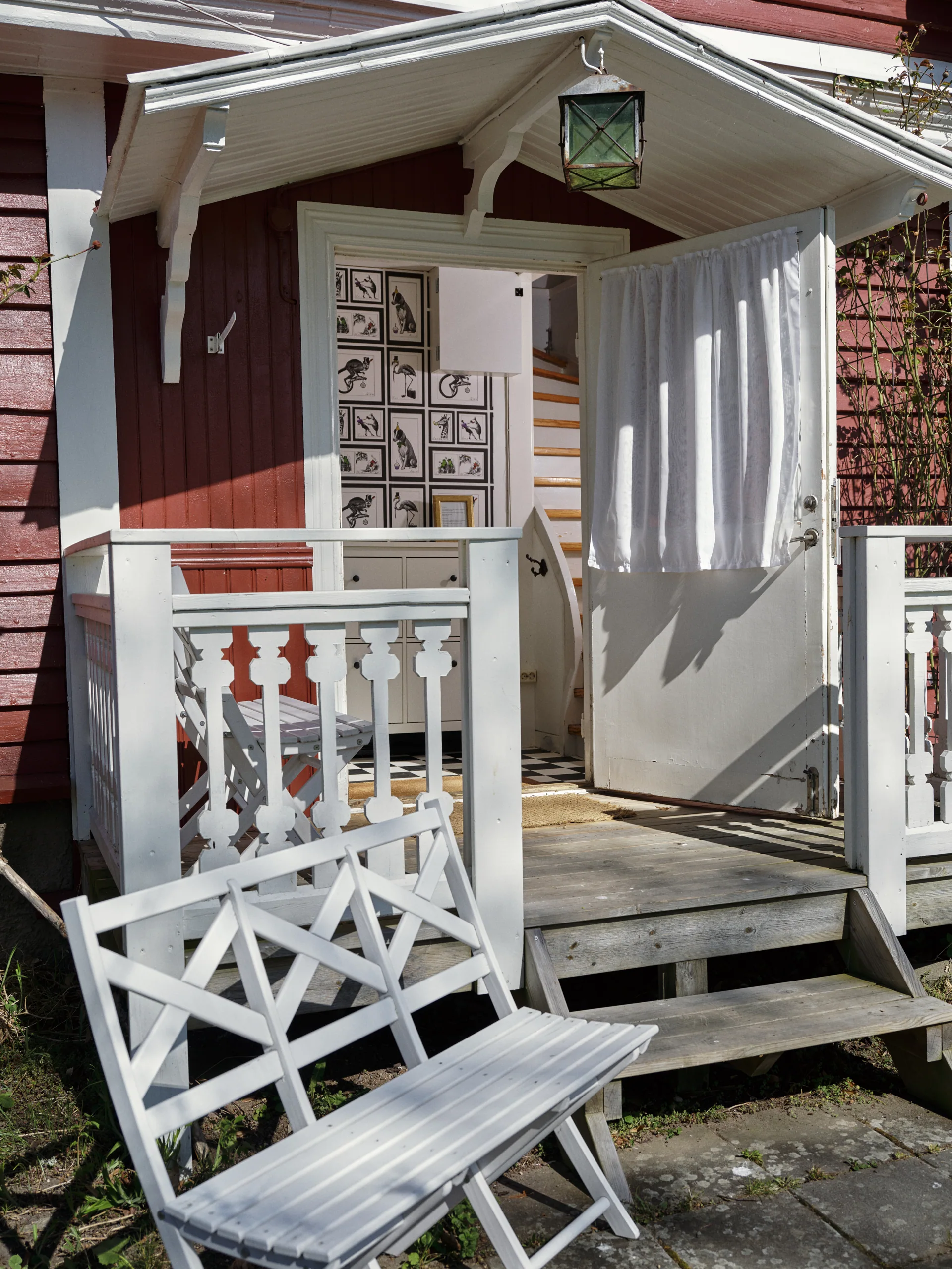 Portvaktens veranda och egen entré